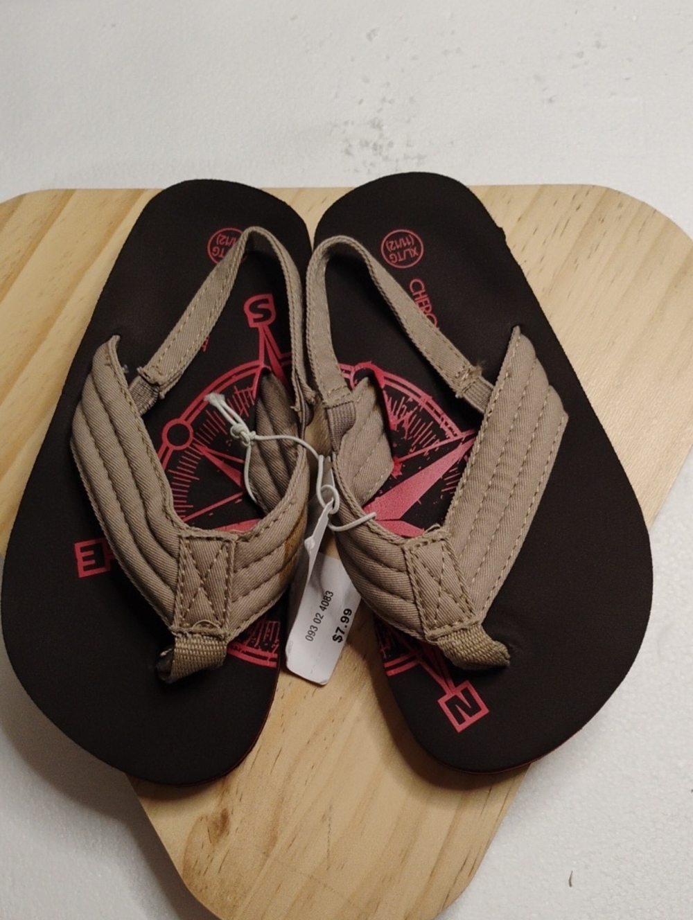 Cherokee Brown Strap Thong Sandals with Black Footbed and Pink Accent XL (11/12)
